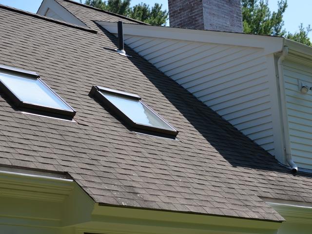 A roof in Wellesley before O'lyn Roofing crews installed a new roof.